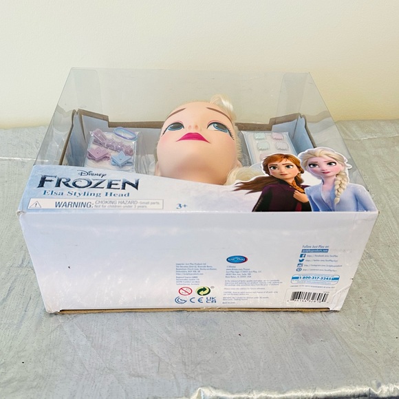 NIB Disney Frozen Elsa Styling Head /17 Pieces - Picture 6 of 6